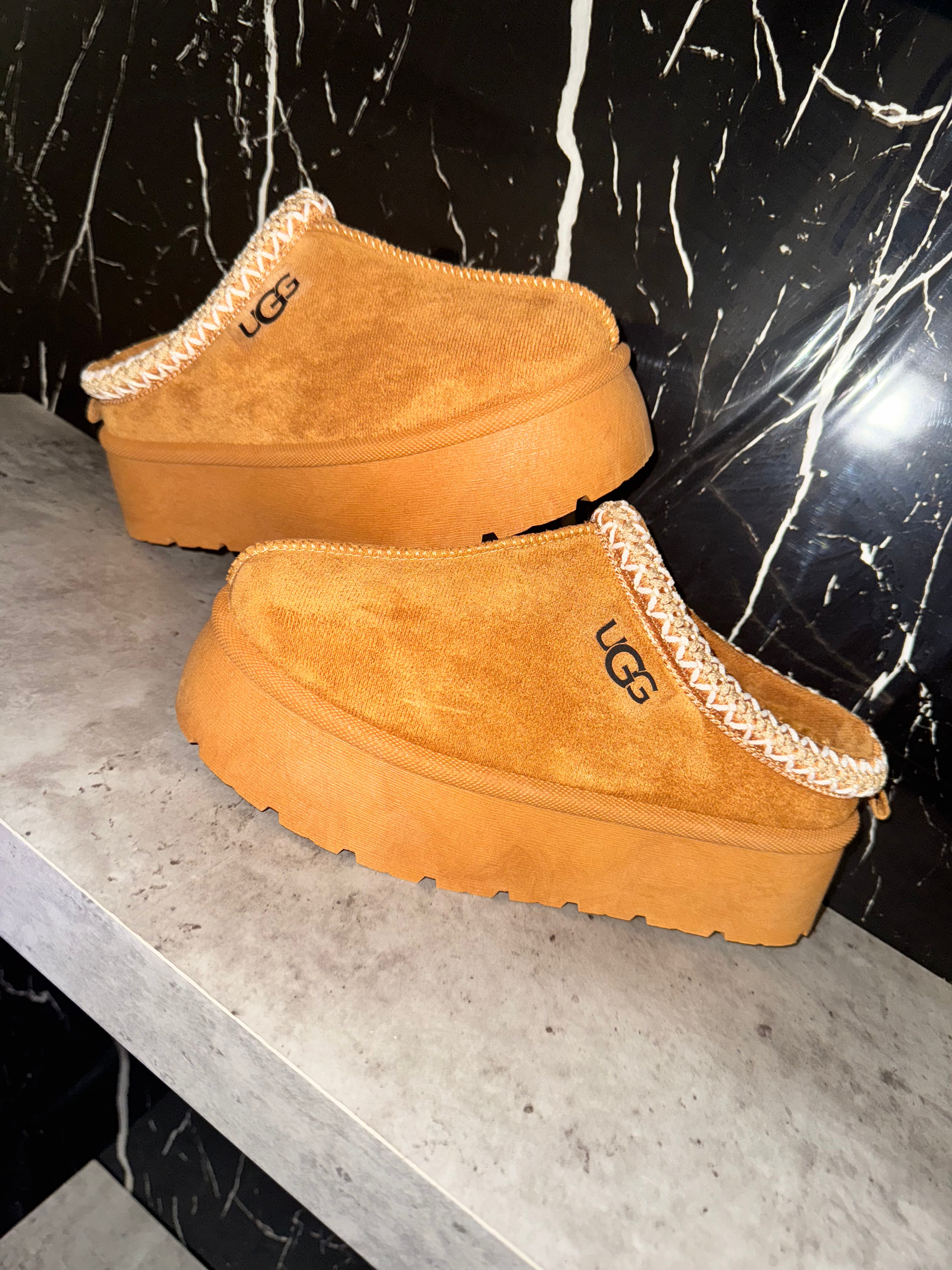 UGG CAMEL 🐪