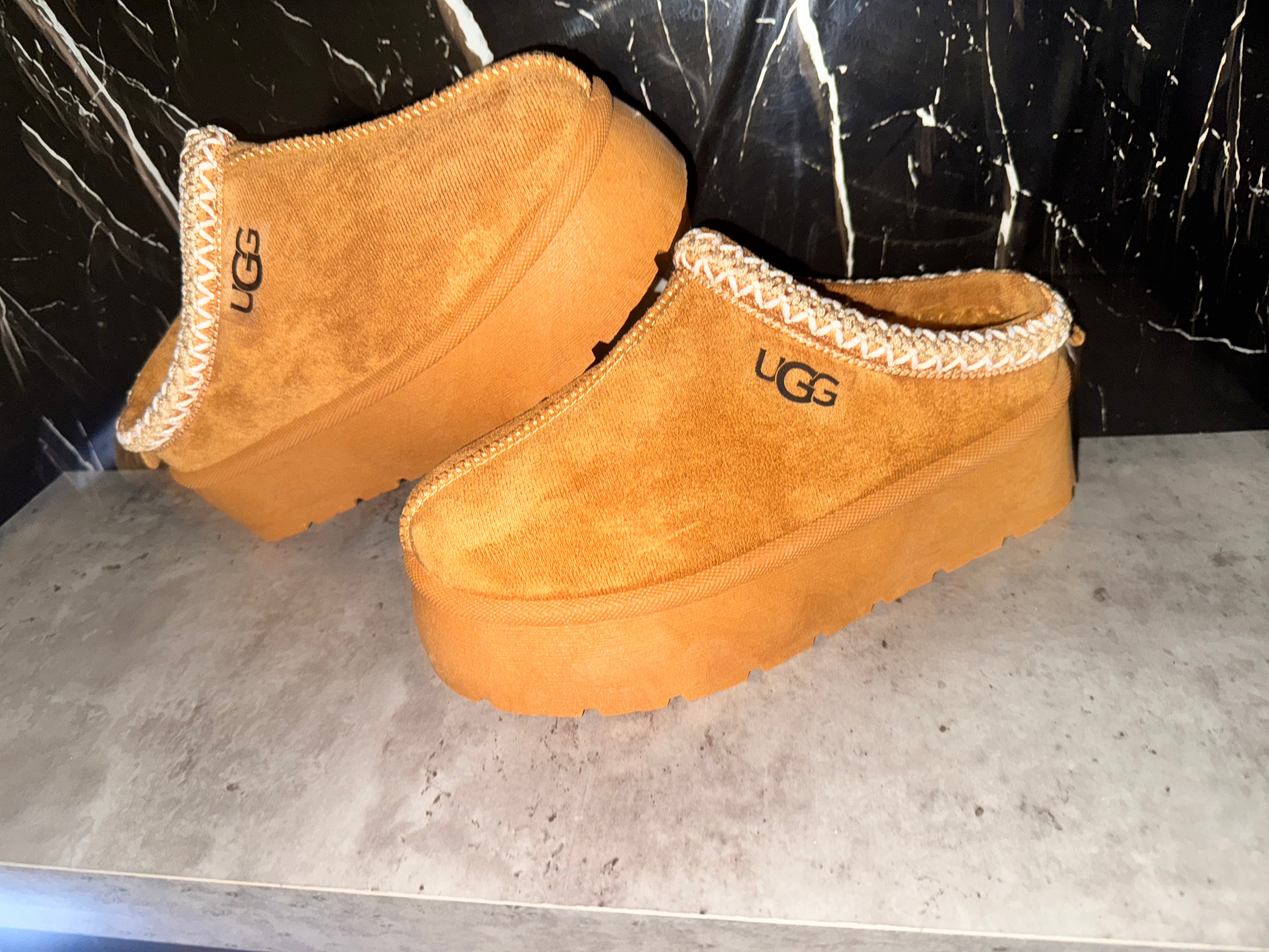 UGG CAMEL 🐪